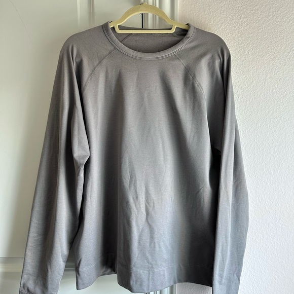 Vuori Men's Gray shirt - Picture 2 of 9